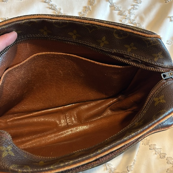 Authentic Louis Vuitton Monogram Dual Compartment Camera Messenger Crossbody Bag - Picture 10 of 16